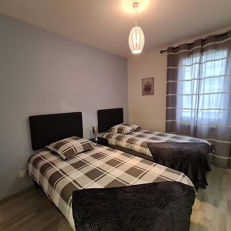 Appartement De Standing Au Centre De Шасьё Экстерьер фото
